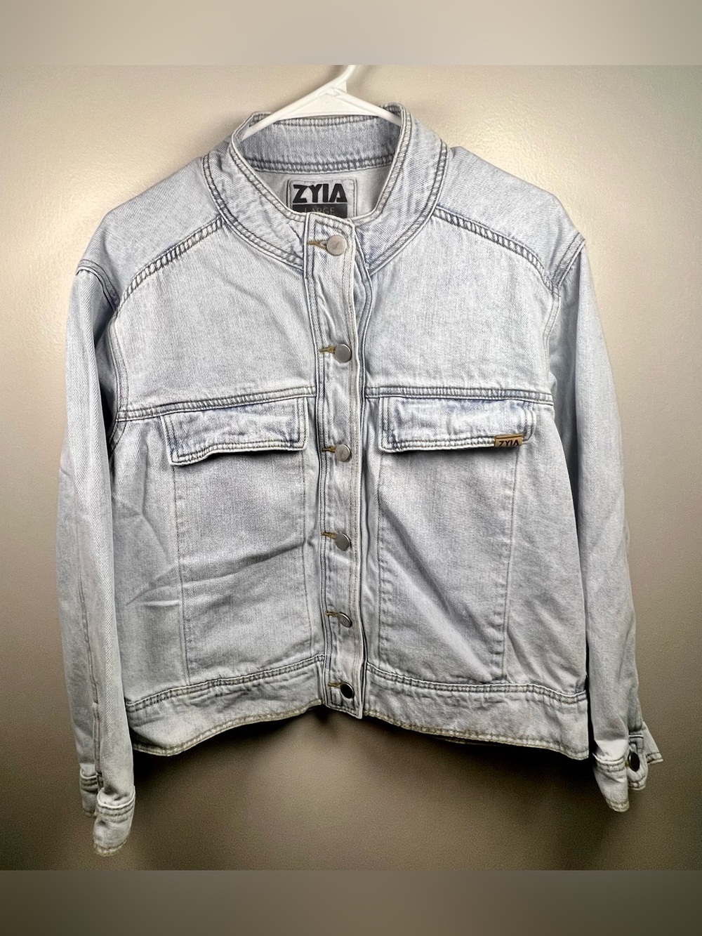 ZYIA Women’s Round Collar Light Wash Denim Jacket - Button Up, 2 Front Pockets